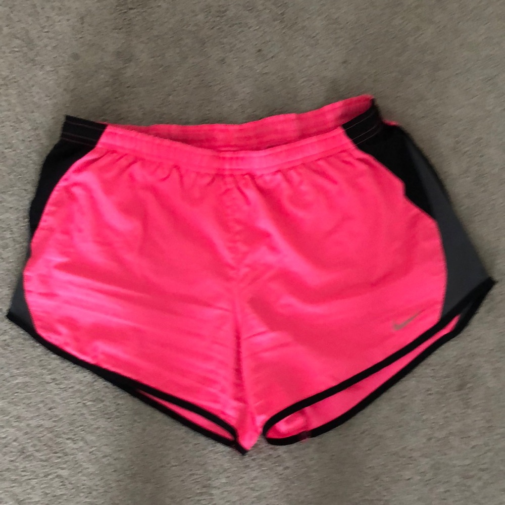 Nike Pink Shorts Size Small‎